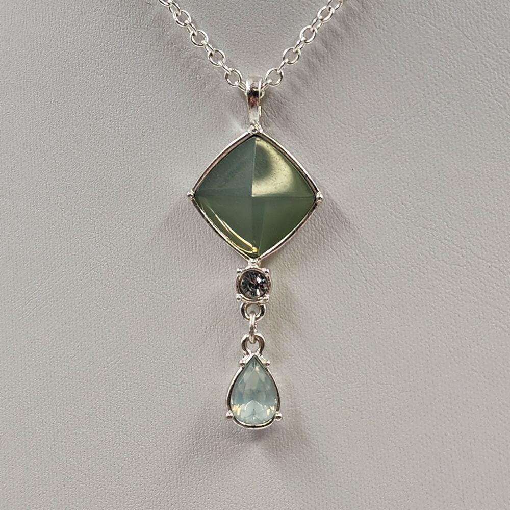 Avon Green Stone Pendant Necklace Silver Tone Chain Lobster Clasp 20" Vintage